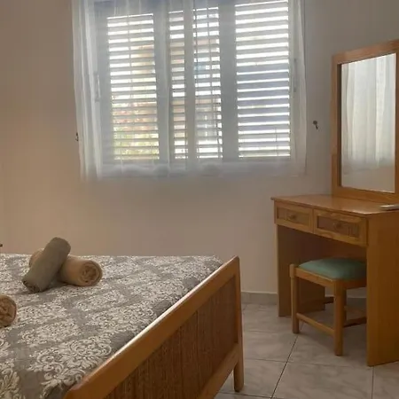 Joanne's Lovely 2 Bedroom Apt. Paphos