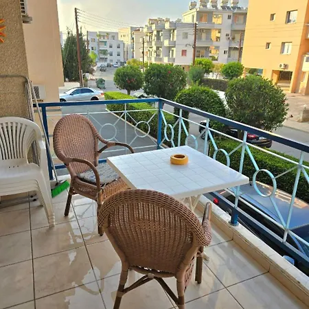 Joanne's Lovely 2 Bedroom Apt. *