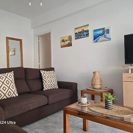 Joanne's Lovely 2 Bedroom Apt. Pafos