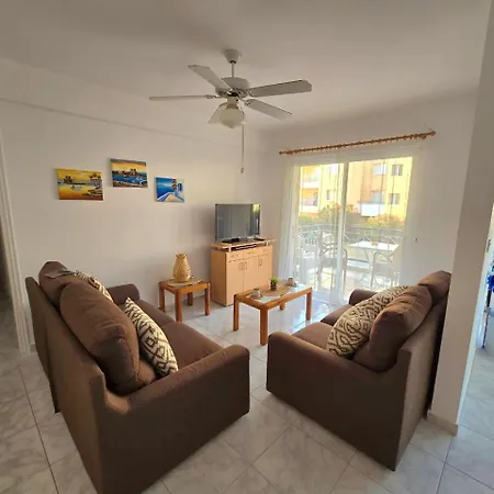 Joanne's Lovely 2 Bedroom Apt. Apartament