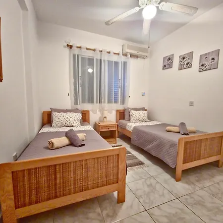 Joanne's Lovely 2 Bedroom Apt. Pafos
