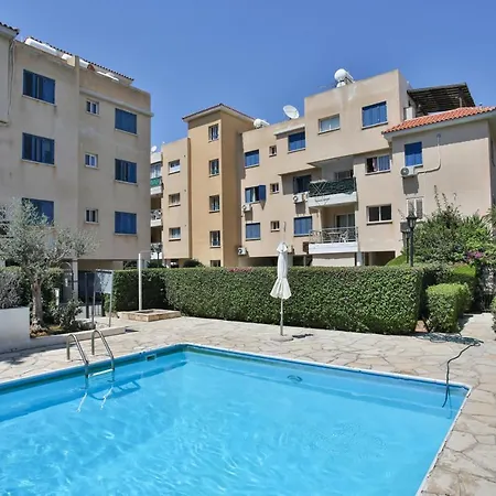 Joanne's Lovely 2 Bedroom Apt. דירה *